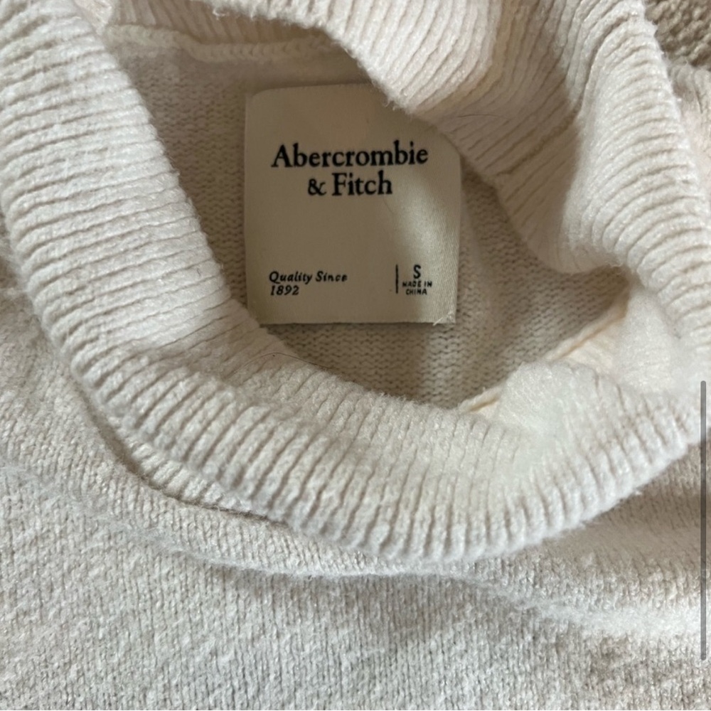 Abercrombie & Fitch Sweater - Picture 5 of 5